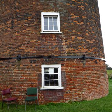 Contraining band for the largest diameter windmill in the UK